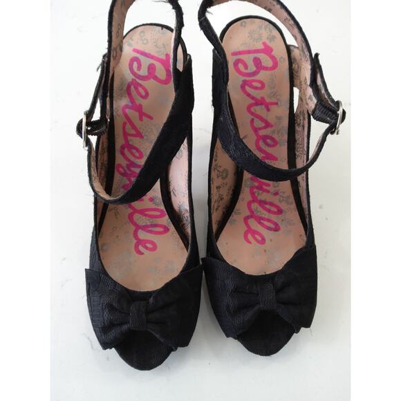 Betsey Johnson Betsyville black Peep toe heels, lace covered bow tie slingback - Picture 1 of 9